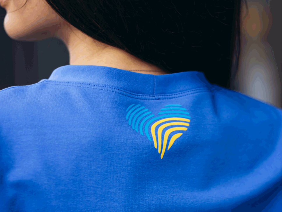 Discover LUKYLI’s custom textile services: embroidery, DTF printing, custom hoodies, uniforms, accessories and textile products for schools, companies, hotels and associations. Services available in France and Thailand, on demand in Europe.